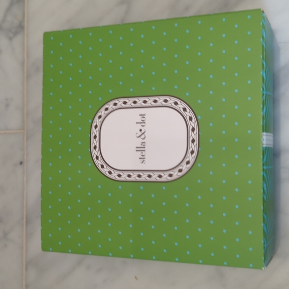 Worn 4 ways Stella and Dot Sutton necklace in gold - Picture 7 of 7